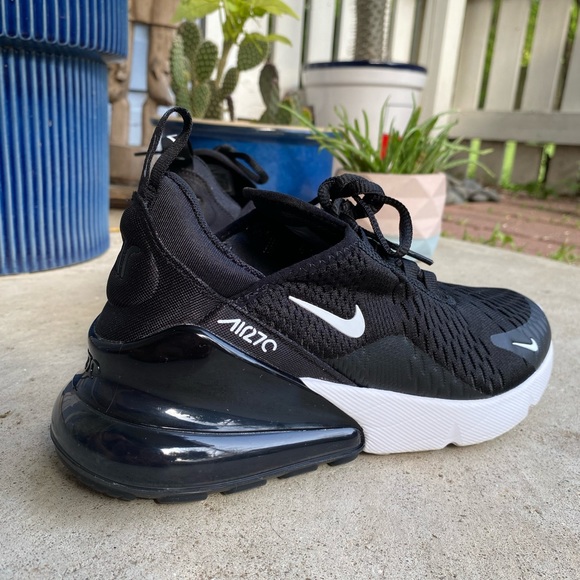 NIKE Air Max 270 - Picture 2 of 10
